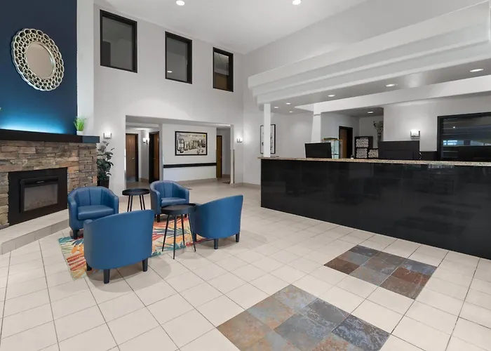 Hotel near College: Super 8 By Wyndham Quebec City