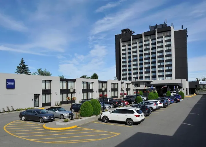 Travelodge By Wyndham & Convention Centre